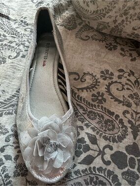 Restricted Kids Silver Metallic Flower Ballet Flat